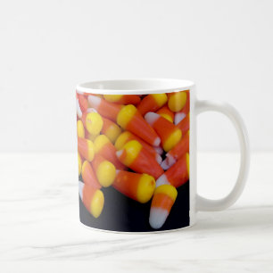 Tasse renversée de bonbons au maïs