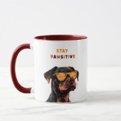 Tasse Restez Pawsitive – Chien Cool avec des Lunet (Gauche)