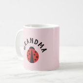Tasse rose avec coccinelle pour la grand-mère (Devant gauche)