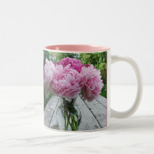 Tasse rose de disposition de vase à pivoines de