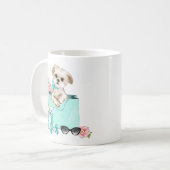 Tasse rose de fleurs de Tiffany de maman maltaise (Devant gauche)