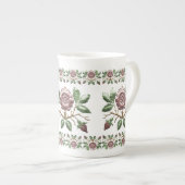 Tasse rose de thé de porcelaine de Tudor (Devant droit)