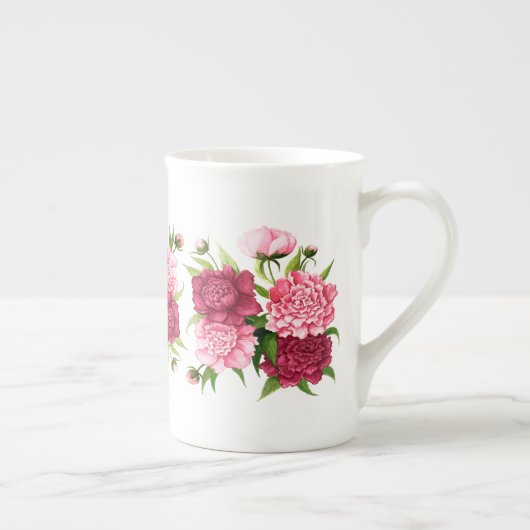 Tasse rose élégante de porcelaine tendre de (Droite)