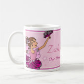 Tasse rose et auburn de fille de danse de (Gauche)