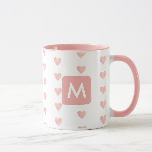 tasse rose féminine avec son initiale (personnage  (Droite)