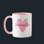 Tasse rose personnalisée de coeur<br><div class="desc">Personnalisez cette tasse rose de coeur texturisée par bois féminin avec le nom de quelqu'un que vous aimez !</div>