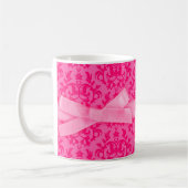 Tasse rose royale de damassé de maman de la Reine (Gauche)