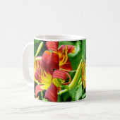 Tasse rouge de Daylilies (Devant gauche)