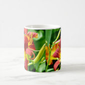 Tasse rouge de Daylilies (Centre)