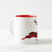 Tasse rouge de monogramme de renne de plaid (Devant gauche)