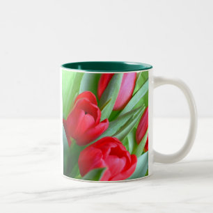 Tasse rouge de tulipes