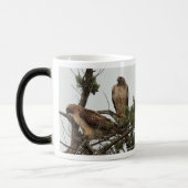 tasse Rouge-épaulée de faucons (Gauche)