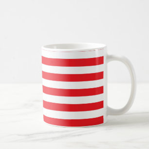 Tasse rouge et blanche de rayures
