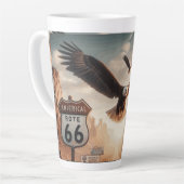 Tasse route 66 avec un aigle royal en vol (Angle gauche)