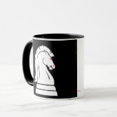 Tasse sauvage blanche et noire de pièce d'échecs (Devant gauche)
