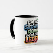 Tasse Senior Blagues JE NE RALENTIS PAS...... (Devant gauche)