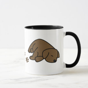 Tasse somnolente de chiot de laboratoire de