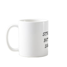 Tasse soumise à une contrainte, mais bien habillée