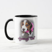 Tasse soupçonneusement mignonne de beagle (Gauche)
