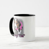Tasse soupçonneusement mignonne de beagle (Devant gauche)