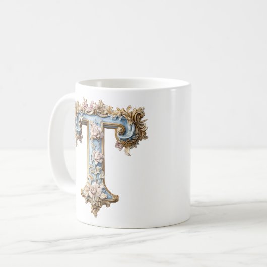 Tasse 'T' initiale baroque pour une princesse du c (Devant gauche)