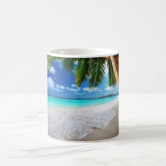 Tasse tropicale de plage de paradis (Centre)