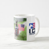 Tasse unie de club de Dobe avec le logo (Devant droit)