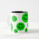 Tasse verte de visages (Devant gauche)