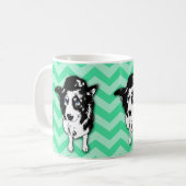 Tasse verte monochromatique de Chevron border (Devant gauche)