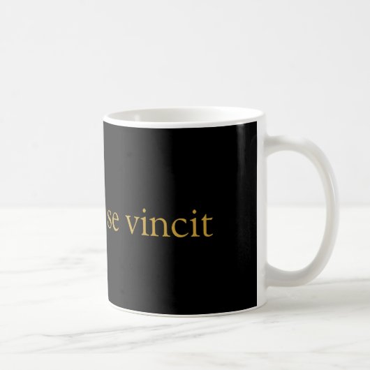 Tasse vincit de Se de qui de Vincit (Droite)