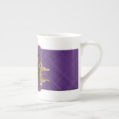 Tasse violette de porcelaine tendre de monogramme (Droite)