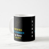 Tasse Virgo Overthinker – Alimenté par le café et (Devant gauche)