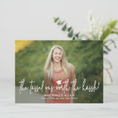 Tassel Hassle Graduation Faire-part Invitation (Debout devant)