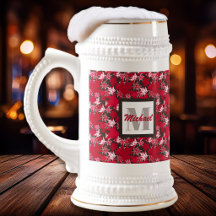 Tasses à bière avec feuilles d'érable sur fond de 