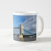 Tasses du pont de la Tour. (Devant droit)