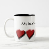 Tasses et tasses de café rouges romantiques de (Gauche)