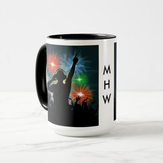 Tasses faites sur commande de monogramme du DJ de (Devant gauche)