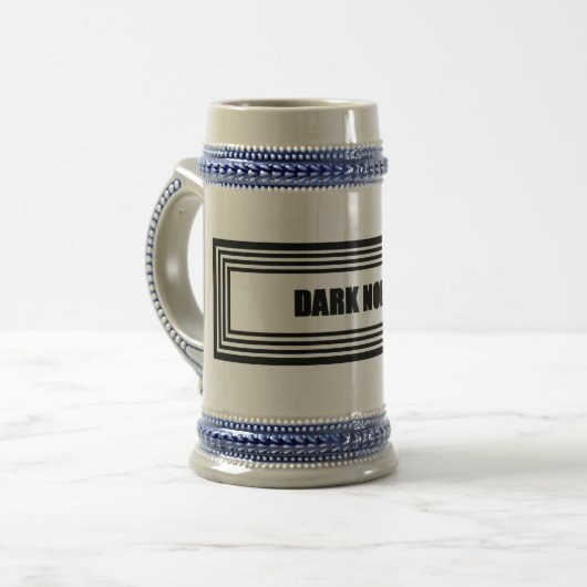 Tasses nobles foncées (Devant gauche)