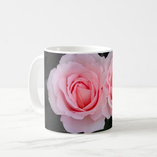 Tasses rêveuses de roses (Devant gauche)