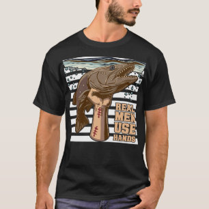 Tastelen Naar Meerval - Echte Mannen Gebruiken Hun T-shirt