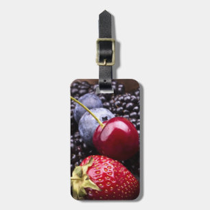 Tasty Summer Fruits on a Wooden Table Bagagelabel