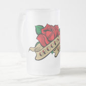 Tatouage Groomsman rose épousant la tasse de bière (Devant gauche)