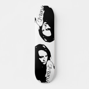 Tattoog-meisje Skateboard