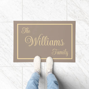 Taupe Elegant Script Familienaam Welkomst Cadeau Deurmat