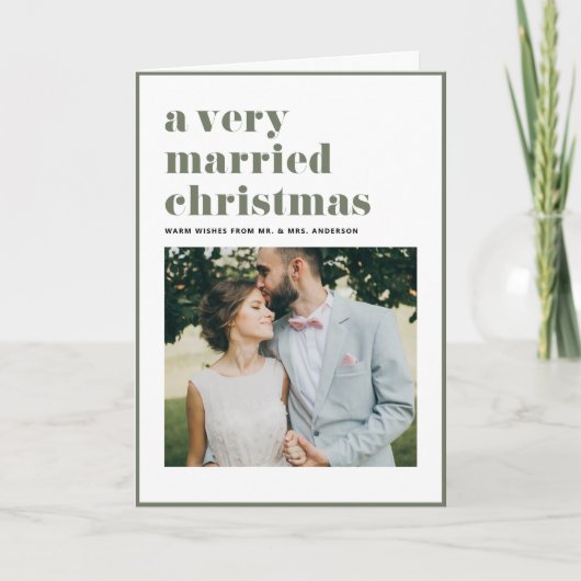 Taupe Green Getrouwd Kerstmis Moderne foto bruilof Feestdagen Kaart (Voorkant)