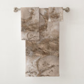 Taupe marble and gold abstract bad handdoek (Insitu)