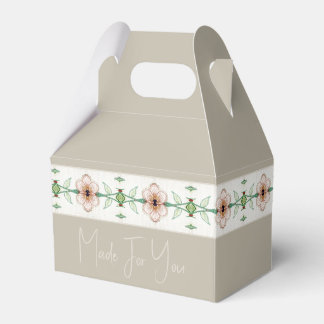 Taupe met perzikbloem bedankdoosjes