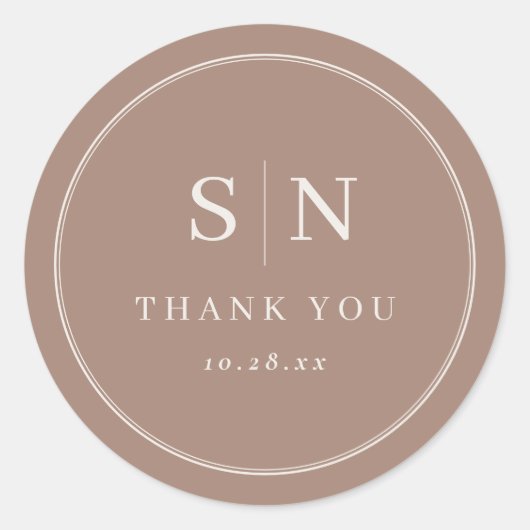 Taupe Minimal and Chic | Wedding Initial Ronde Sticker (Voorkant)