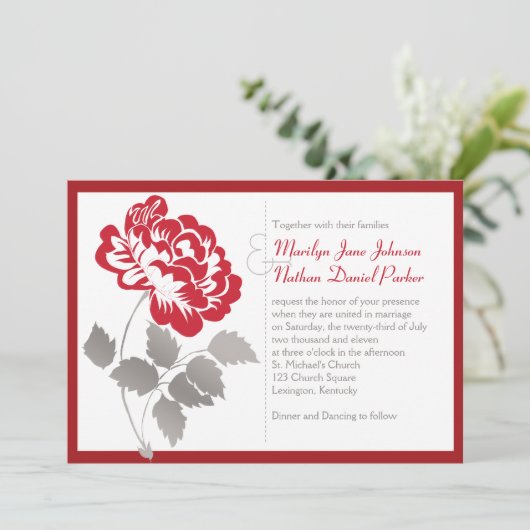 Taupe, rode pioen op witte bruiloft uitnodiging (Staand voorkant)