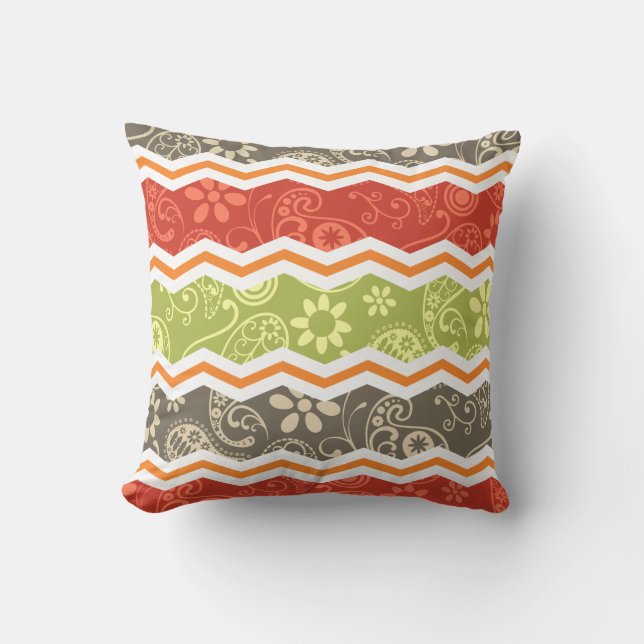Taupe, rood, groen en Sinaasappel Paisley Chevron Kussen (Voorkant)